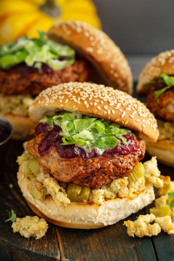 How to Craft a Gourmet Vegan Burger with a Meaty Texture and Rich Flavors?